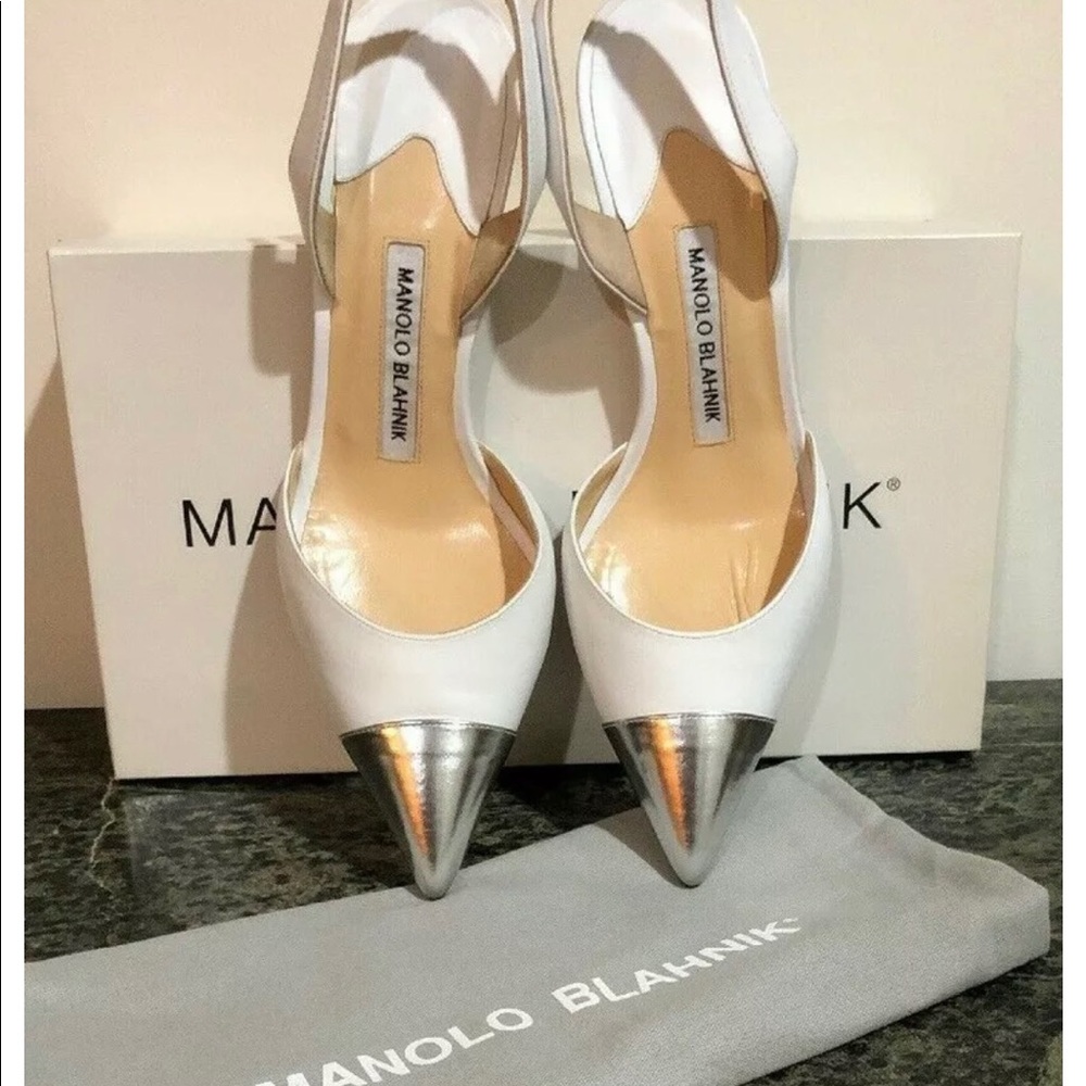 MANOLO BLAHNIK Carolyne Silver Toe Shoes 38 NIB